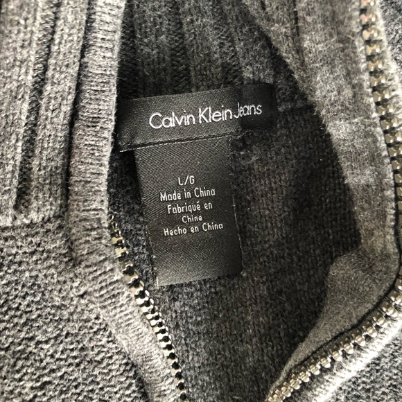 Calvin Klein pull over sweater - Picture 2 of 4